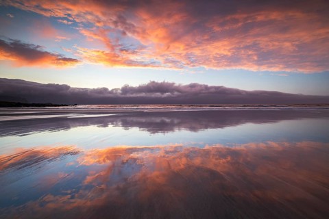 Sunset on the beach at Skagsanden, Flakstad, Lofoten, Norway, Europe