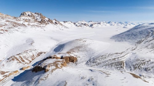 Winter landscape of the Pamir Plateau, Jarty Gumbez, Gorno-Badakhshan Province, Tajikistan, Central