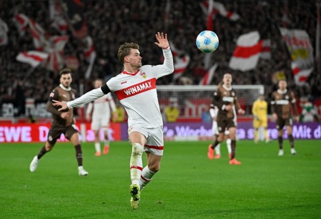 Maximilian Mittelstädt VfB Stuttgart (07) Action on the ball MHPArena, MHP Arena Stuttgart,