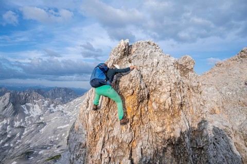 Mountaineer on the Jubiläumsgrat between Zugspitze and Alpspitze, high mountains, Wetterstein