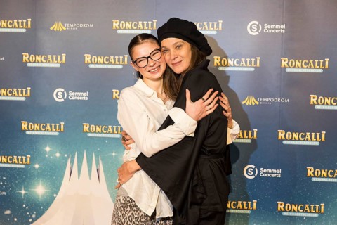 Jeanette Hain with daughter Malou Hain at the premiere of the 20th Original Roncalli Christmas