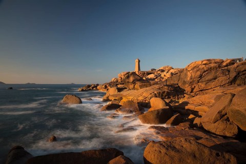Lighthouse Mean Ruz at Ploumanac'h, Côtes d'Armor in the last evening light