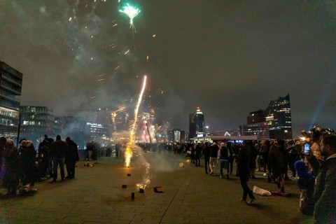 New Year's Eve 2025 on the Elbe promenade in Hamburg, at the harbour, on the Elbe, fire brigade of