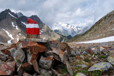 Red and white trail markings in the high mountains, Lasörling Höhenweg, Lasörling Höhenweg,
