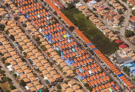 Retort city in the north-east of Bangkok. Standardised houses stand close together on the straight
