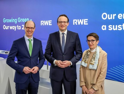 Essen, North Rhine-Westphalia, Germany, RWE CEO Markus Krebber (centre), Labour Director CHO