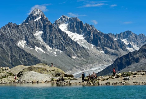 At the mountain lake Lac Blanc, behind it the peaks Aiguille du Chardonnet and Aiguille