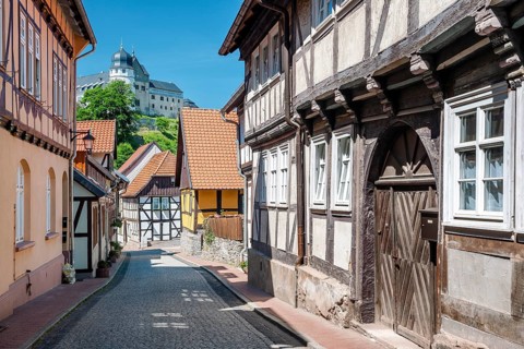 Street with half-timbered houses and cobblestones in the historic old town, behind the castle,