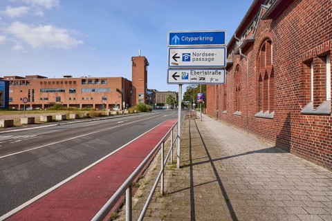 Signpost to Nordseepassage multi-storey car park and Ebertstraße car park, NordseePassage shopping