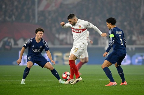 Duel, action Deniz Undav VfB Stuttgart (26) (centre) against Marquinhos FC Paris Saint-Germain PSG