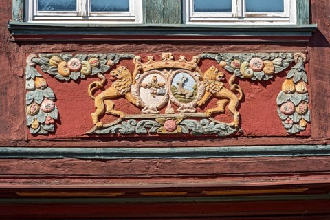 Colourfully painted carvings, lions with coat of arms medallions, paradise, floral ornaments,