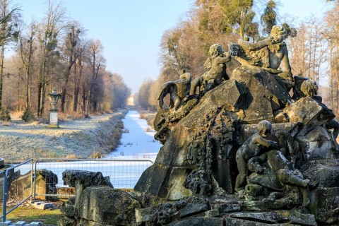Baroque Venus Fountain at the Fasanenschlößchen, in the background the canal and visual axis to