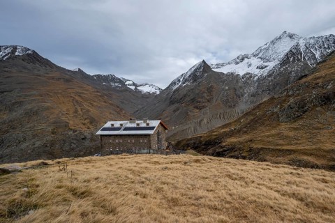 Mountain hut Martin-bush-Hütte, mountain landscape in the Niedertal valley in autumn, Vent, Ötztal