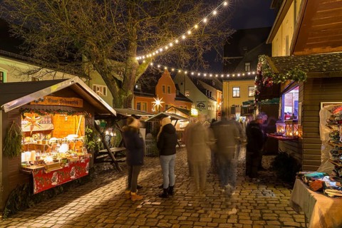 Stalls at the Christmas market on the market square in Schwarzenberg, Erzgebirge, Saxony, Germany,