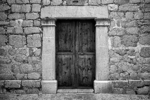 Door, Tor tor, made of wood, in a wall, Alaró, Calvià, black and white, Majorca, Balearic Islands,
