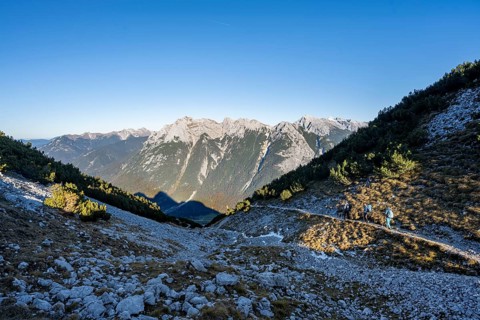 Mountaineer on a hiking trail, descent from the Große Arnspitze, view of the Karwendel mountains,