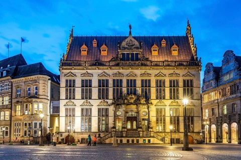 The Schütting, the building of the Bremen merchants at dusk, Free Hanseatic City of Bremen,