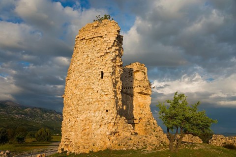 Stone ruin and lonely tree under a cloudy sky in the late afternoon, Vecka kula, Vecka Kula,