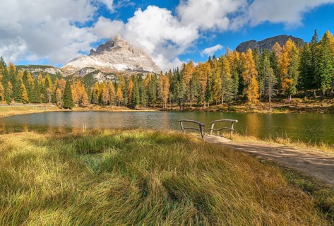 Autumn at Lago d'Antorno, Three Peaks, tre Cime, larches, reflection, Dolomites, South Tyrol
