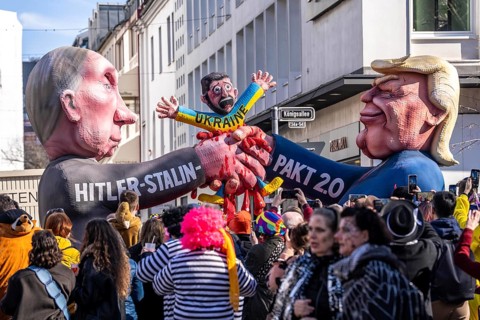 Rose Monday parade in Düsseldorf, themed float by float builder Jacques Tilly, Putin and Trump