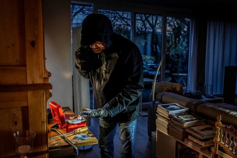 Symbolic image of a burglary, perpetrator has broken into a flat from the garden side and is