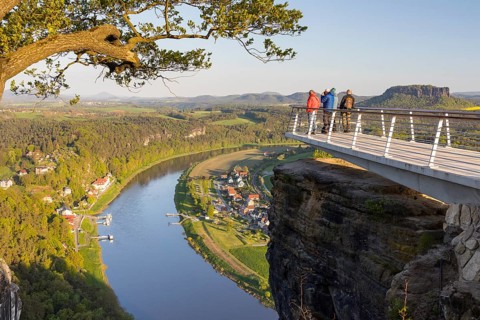 New Basteiaussicht with view of the Elbe valley to Rathen and the Elbe, in the background the