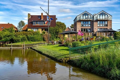 Beer garden Café Ele's Alte Werft am Innenhafen Tönning, District of North Friesland,
