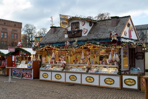 Stall with sweets at the Christmas market, Luisenplatz, Potsdam, Brandenburg, Germany, Europe