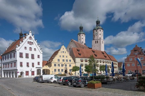 Historic houses on the market square, on the left the town hall, Gasthof zur Krone, town