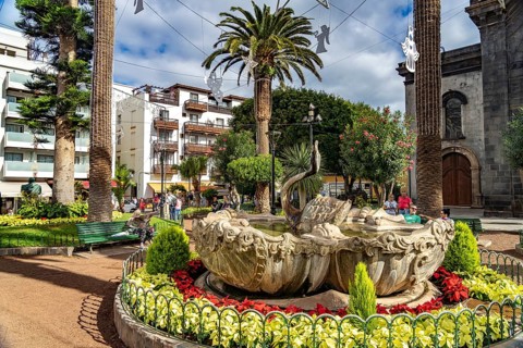 Fountain in the Plaza de la iglesia, Puerto de la Cruz, Tenerife, Canary Islands, Spain, Europe