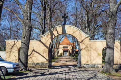 Entrance to the Alleestraße cemetery, Riesa, Saxony, Germany, Europe
