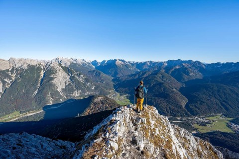 Mountaineer at the summit of the Große Arnspitze, mountain panorama with Karwendel mountains,