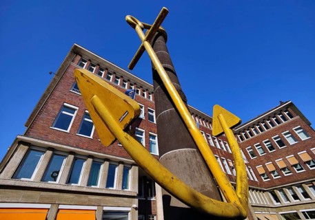 Golden Anchor Fountain in front of the Lower Rhine Chamber of Industry and Commerce
