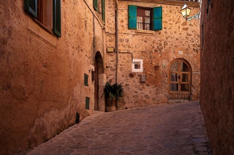 Alley, Valldemossa, Tramuntana Mountains, Serra de Tramuntana, Majorca, Balearic Islands, Balearic