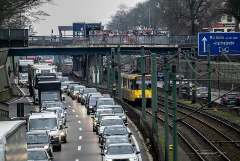 Traffic jam on the A40 motorway, in both directions, underground U18 in the middle lane, Friday,