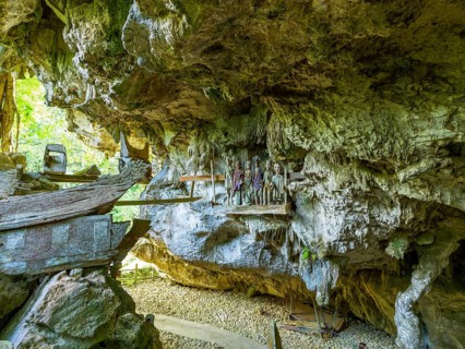 Rock tombs in Tana Toraja, Kete Kesu, Rantepao, Sulawesi, Indonesia, Asia