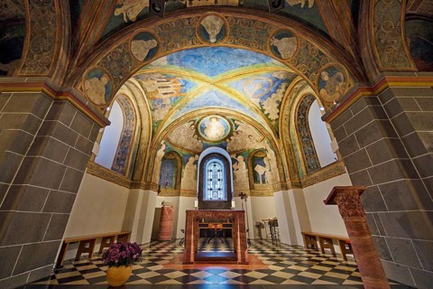 St. Maria and Clemens, Romanesque double church, lower church, view into the choir with ceiling