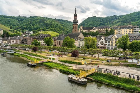 Town view with river Moselle and St Martin's parish church in Cochem, Rhineland-Palatinate,