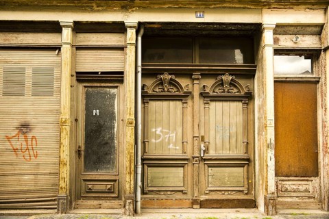 Facade of an old closed shop, in need of renovation, GDR architecture, city centre, Goerlitz, Free