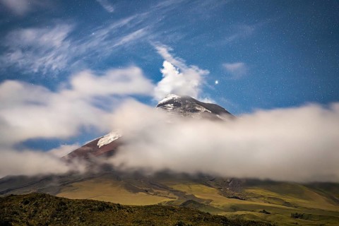 Cotopaxi volcano at night, Cotopaxi, Cotopaxi National Park, Latacunga, Ecuador, South America