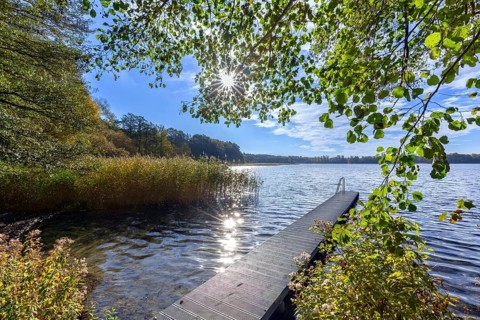 Wooden jetty at lake Schaalsee in autumn, fall, Biosphärenreservat Schaalsee, Schleswig-Holstein,