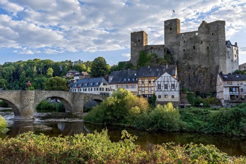 Old Lahn Bridge, Runkel Castle, hilltop castle from the high Middle Ages, ruins, historic old town,
