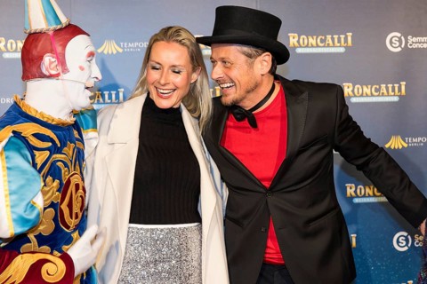 Clown Gensi, Franziska Hippe and Roman Knizka at the premiere of the 20th Original Roncalli