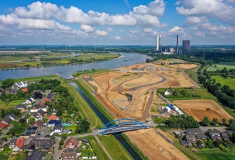 Dinslaken, North Rhine-Westphalia, Germany, Emscher estuary into the Rhine. On the right, the