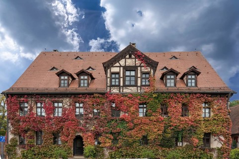 Former inn Roter Ochse, mentioned in 1498, converted into a residential building in 1982,