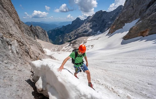Mountaineer on a snowfield, mountain basin with glacier remnant of the Höllentalferner, Höllental,