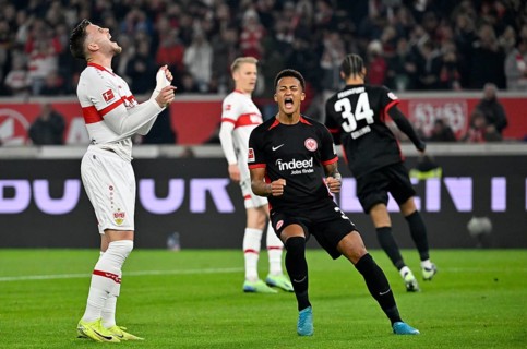 Ermedin Demirovic VfB Stuttgart (09) Disappointment disappointed after missed goal chance, penalty,