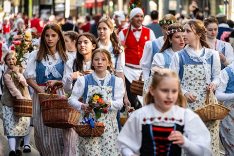 Parade of historically costumed guildsmen, Sechseläuten or Sächsilüüte, Zurich Spring Festival,