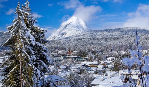 View of the village with Hoher Munde 2662m in winter, Seefeld, Seefeld Plateau, Tyrol, Austria,
