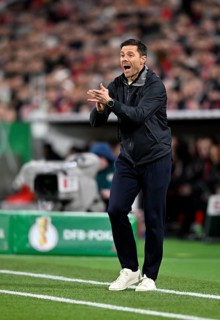 Coach Xabi Alonso Bayer 04 Leverkusen on the sidelines Gesture Gesture DFB Cup round of 16, Allianz